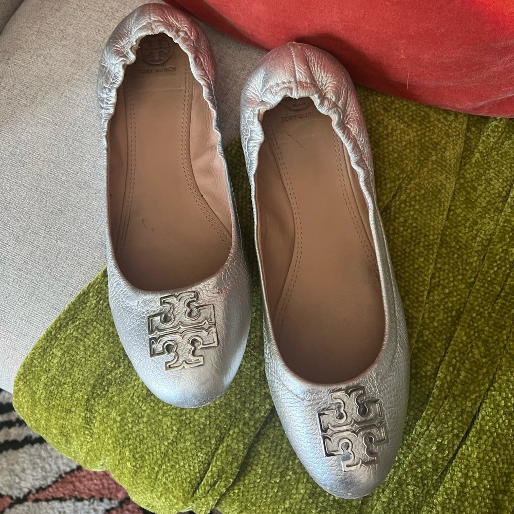 Tory Burch Melinda Flats - Silver on Silver - SZ 11